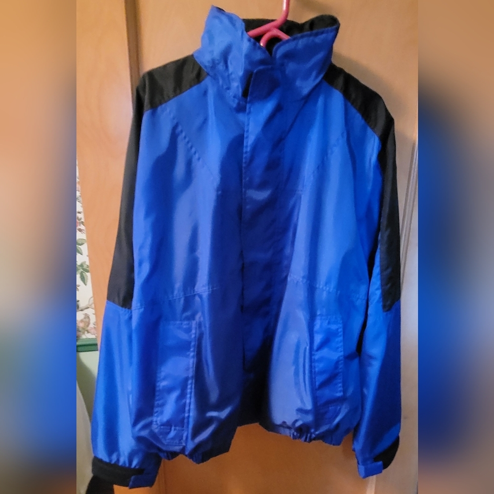 Marlboro Unlimited Blue and Black Windbreaker Large